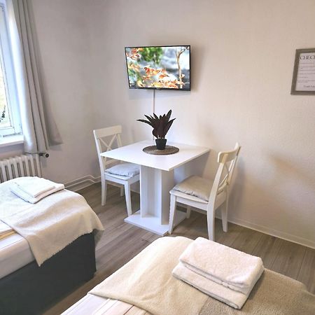 Zentrale 3-Zimmer Wohnung Mit Balkon - Perfekt Fuer Monteure Und Familien Neumuenster Exterior photo
