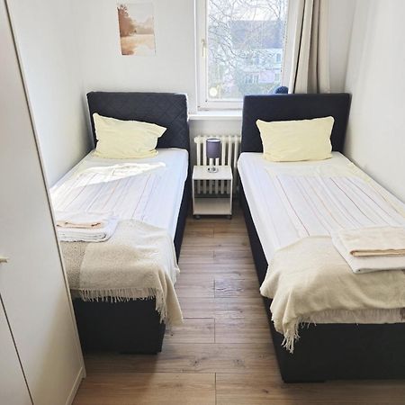 Zentrale 3-Zimmer Wohnung Mit Balkon - Perfekt Fuer Monteure Und Familien Neumuenster Exterior photo