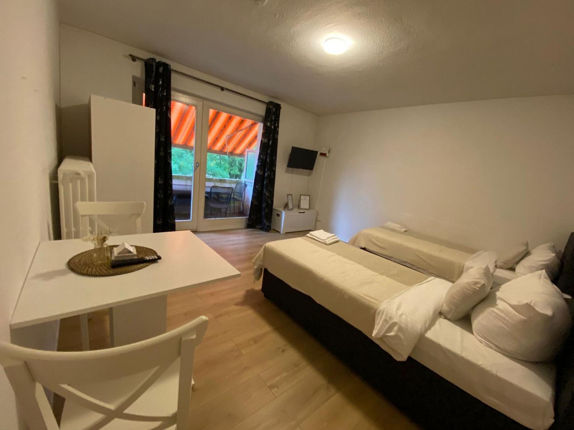 Zentrale 3-Zimmer Wohnung Mit Balkon - Perfekt Fuer Monteure Und Familien Neumuenster Exterior photo
