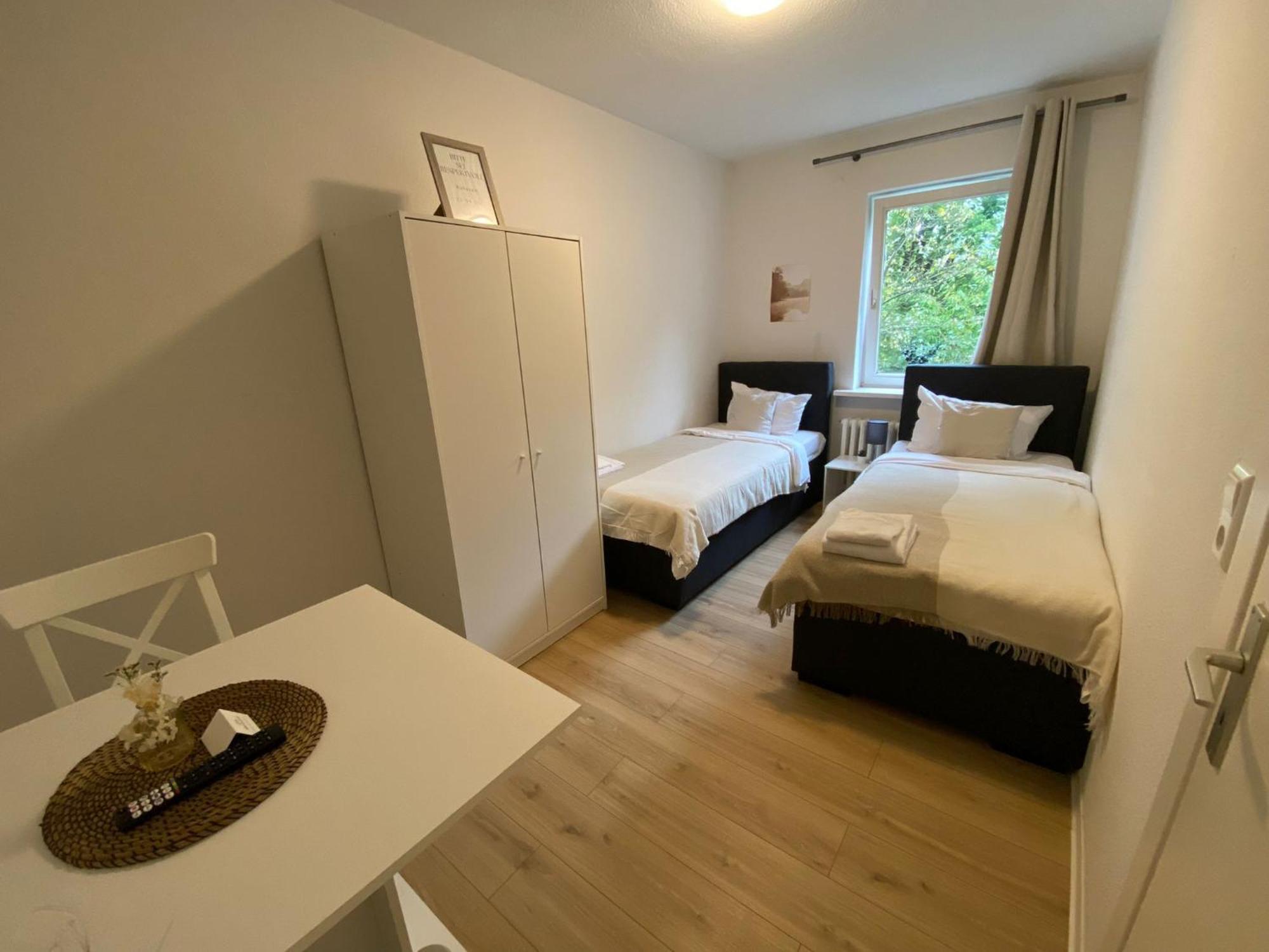 Zentrale 3-Zimmer Wohnung Mit Balkon - Perfekt Fuer Monteure Und Familien Neumuenster Exterior photo