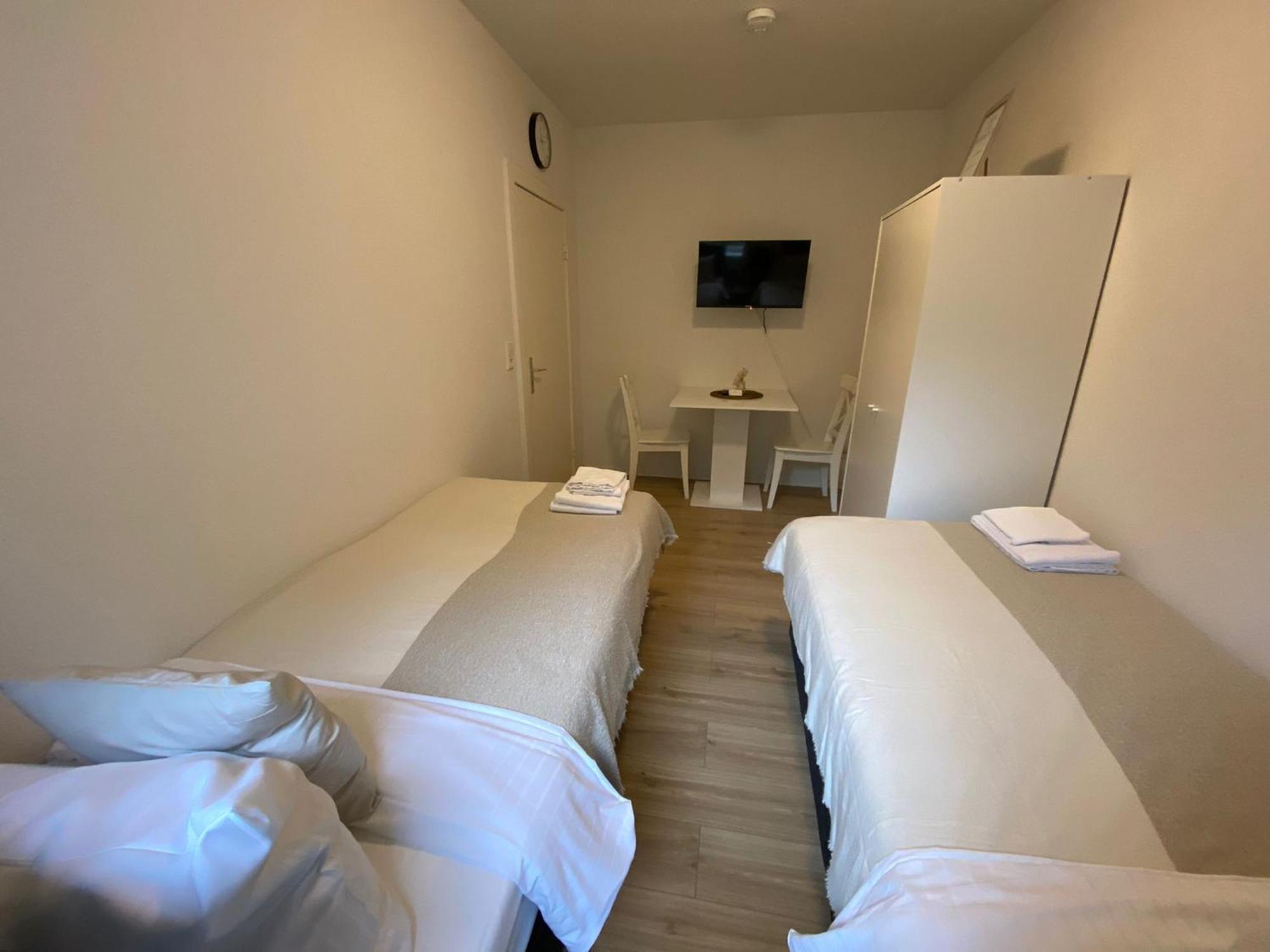 Zentrale 3-Zimmer Wohnung Mit Balkon - Perfekt Fuer Monteure Und Familien Neumuenster Exterior photo