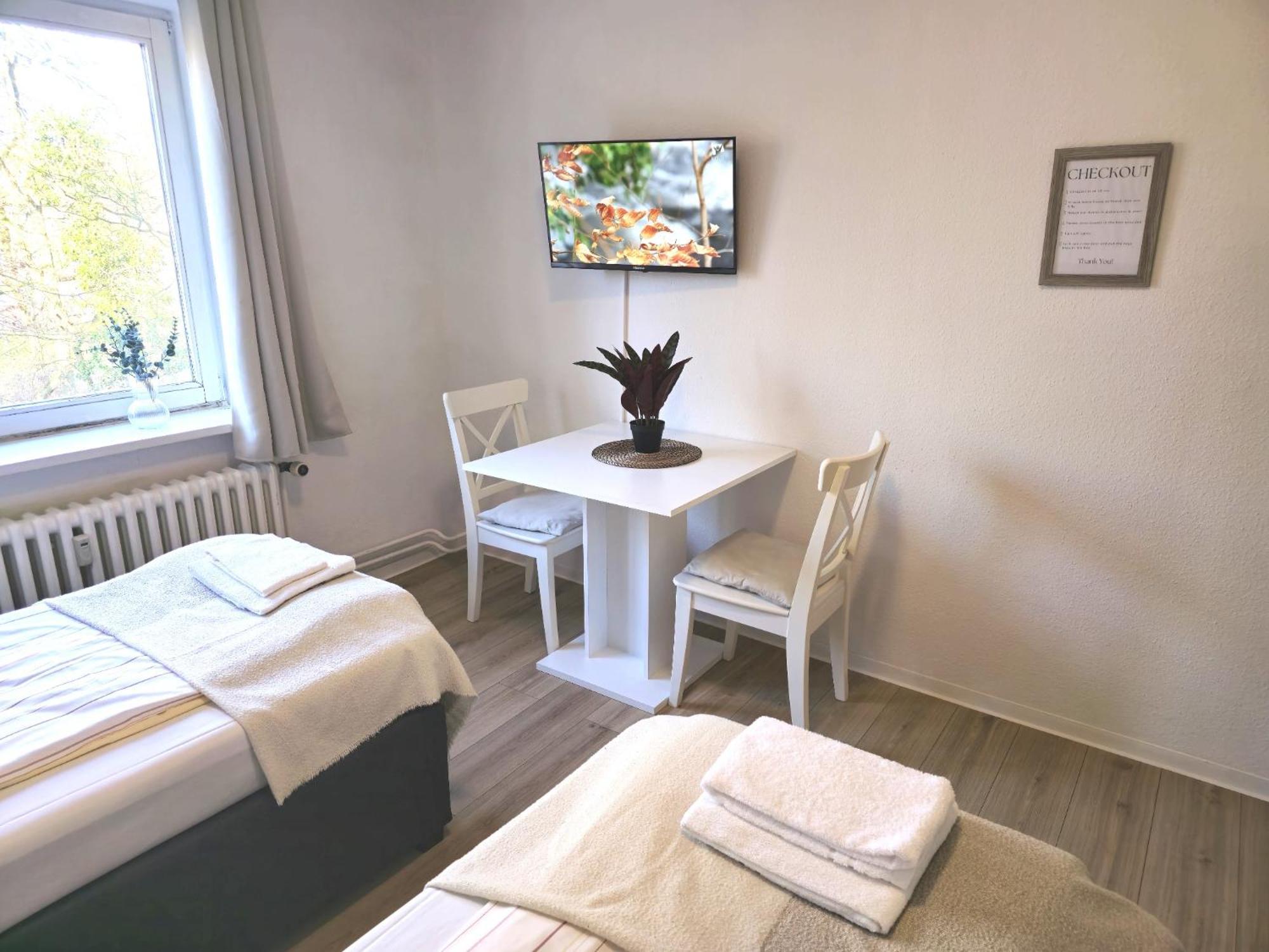 Zentrale 3-Zimmer Wohnung Mit Balkon - Perfekt Fuer Monteure Und Familien Neumuenster Exterior photo