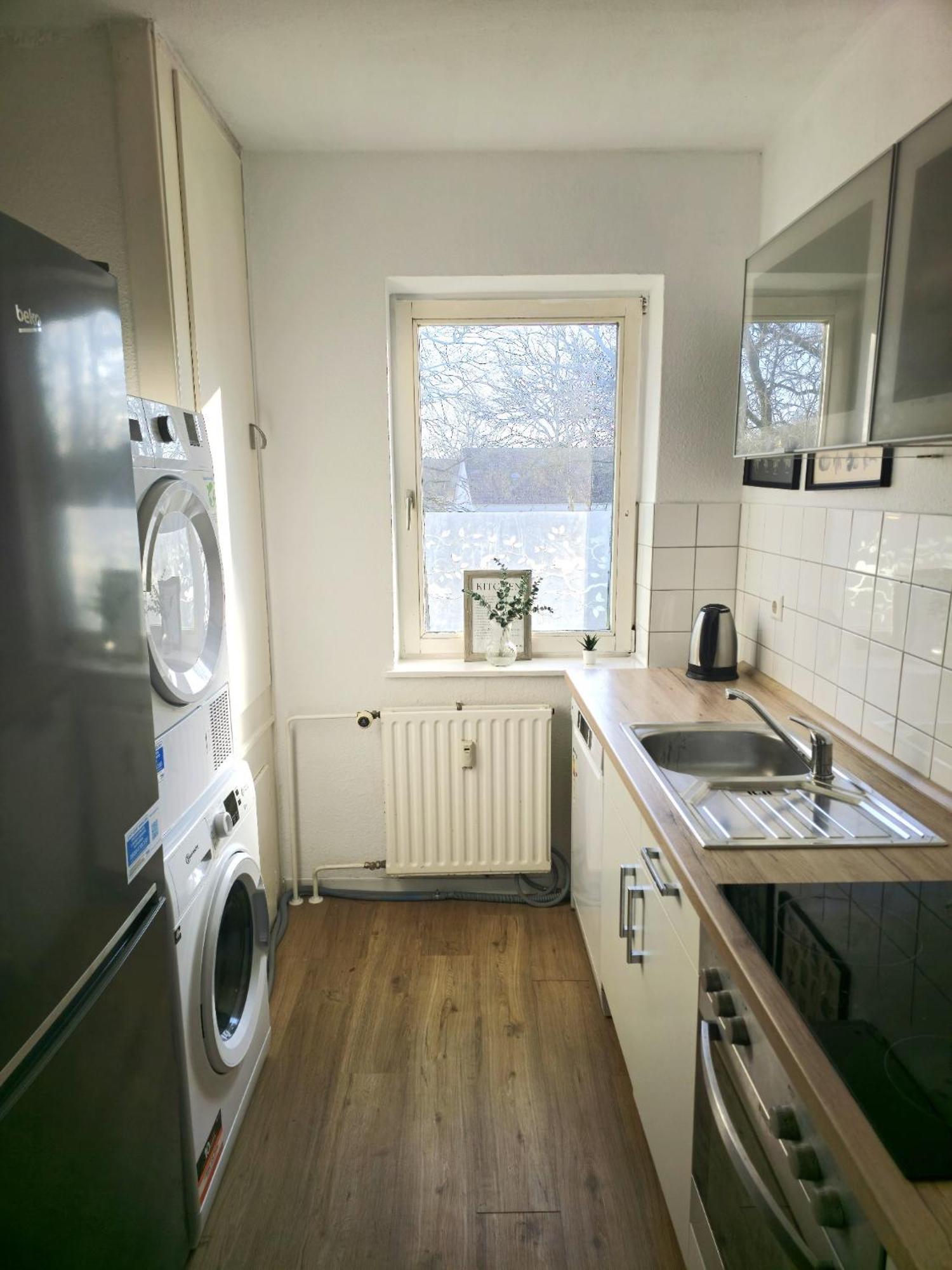 Zentrale 3-Zimmer Wohnung Mit Balkon - Perfekt Fuer Monteure Und Familien Neumuenster Exterior photo